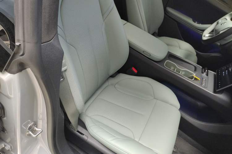 Used Nio ET5 2022 75 kWh Right Front Seat