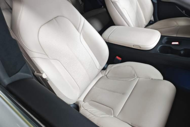 Used Nio ET5 2022 75 kWh Right Front Seat