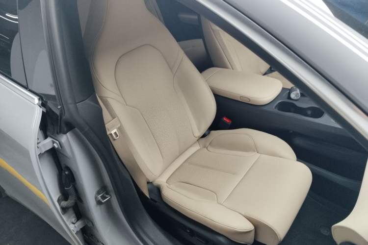 Used Nio ET5 2022 75 kWh Right Front Seat