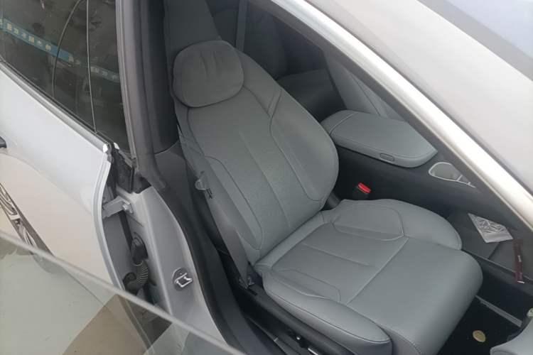 Used Nio ET5 2022 75 kWh Right Front Seat