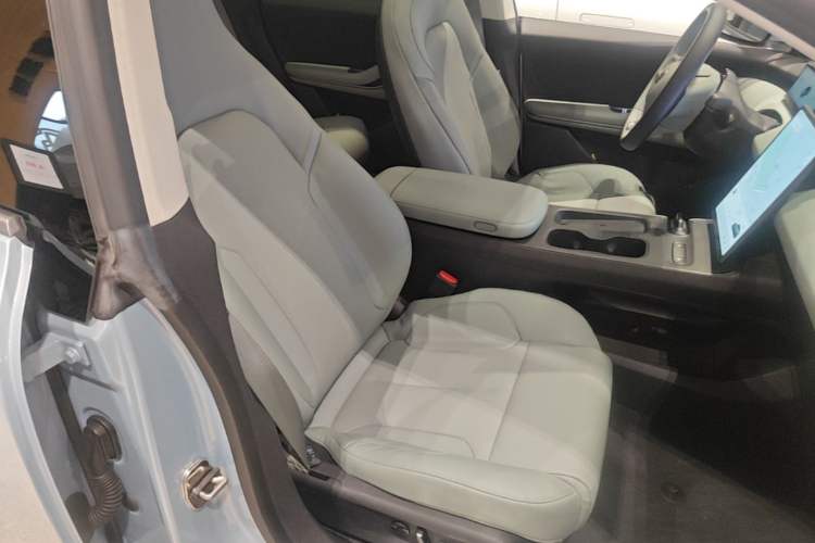 Used Nio ET5 2022 75 kWh Right Front Seat