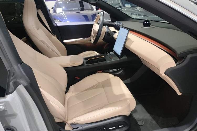 Used Nio ET5 2022 75 kWh Right Front Seat