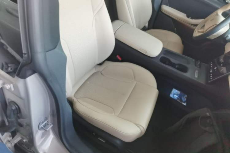 Used Nio ET5 2022 75 kWh Right Front Seat
