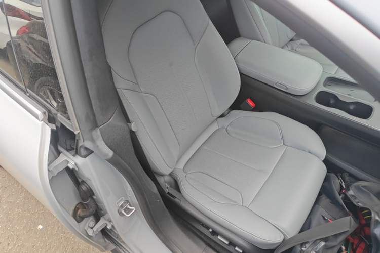 Used Nio ET5 2022 75 kWh Right Front Seat