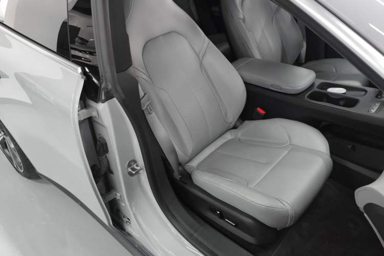 Used Nio ET5 2022 75 kWh Right Front Seat