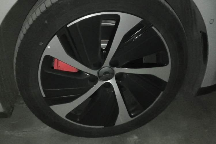 Used Nio ET5 2022 75 kWh Right Front Wheel Hub