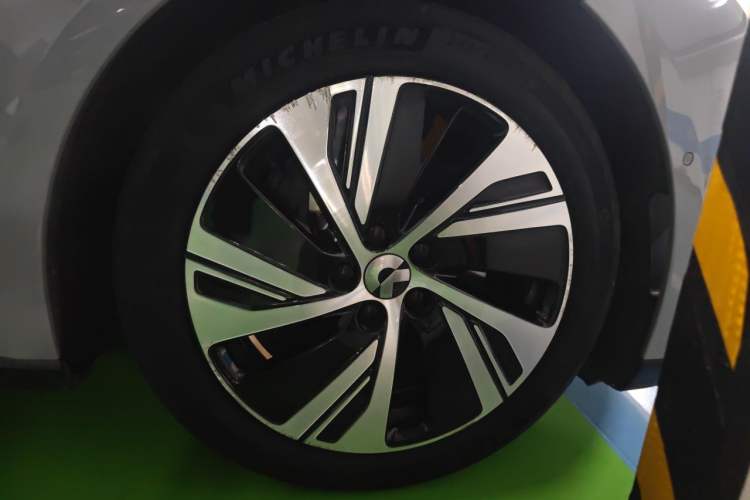 Used Nio ET5 2022 100 kWh Right Front Wheel Hub