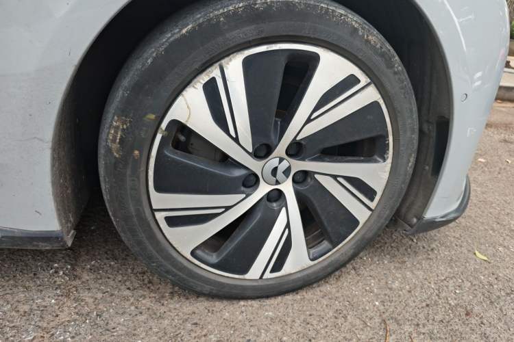 Used Nio ET5 2022 75 kWh Right Front Wheel Hub