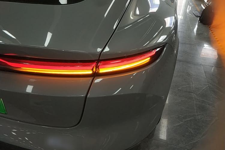 Used Nio ET5 2022 75 kWh Right Rear Taillight