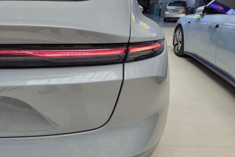 Used Nio ET5 2022 75 kWh Right Rear Taillight