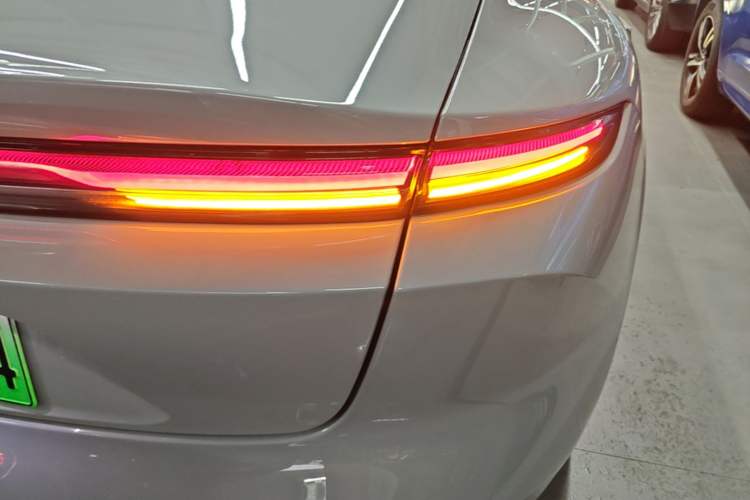 Used Nio ET5 2022 75 kWh Right Rear Taillight