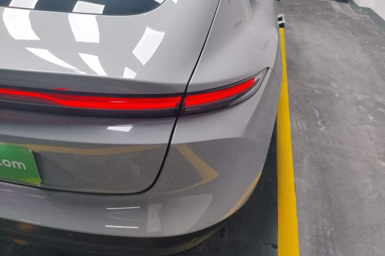 Used Nio ET5 2022 75 kWh Right Rear Taillight