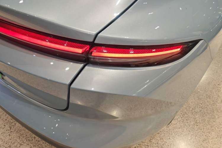 Used Nio ET5 2022 75 kWh Right Rear Taillight