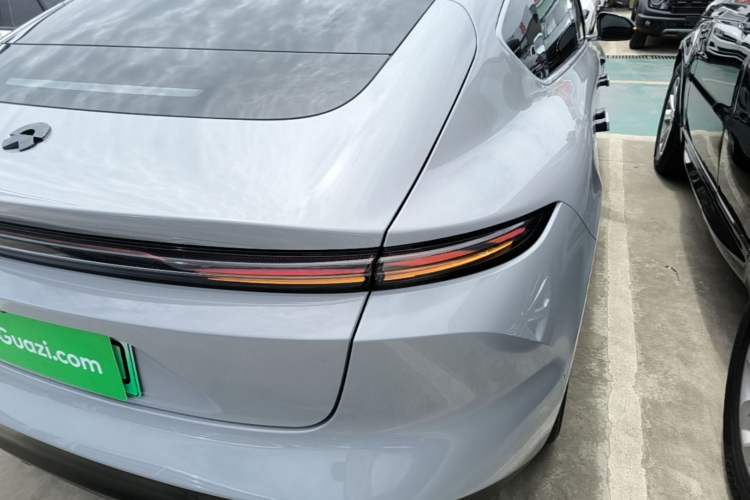 Used Nio ET5 2022 75 kWh Right Rear Taillight