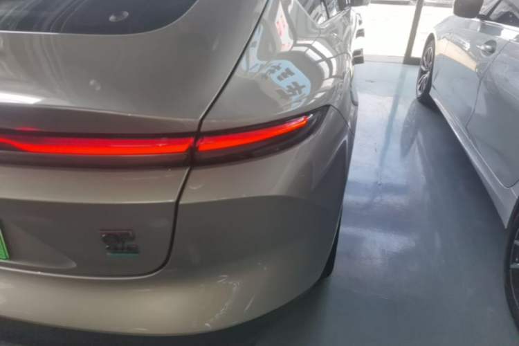 Used Nio ET5 2022 75 kWh Right Rear Taillight