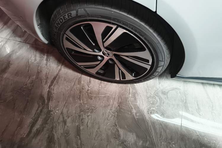 Used Nio ET5 2022 75 kWh Right Rear Wheel Hub