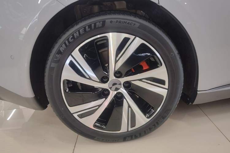 Used Nio ET5 2022 75 kWh Right Rear Wheel Hub