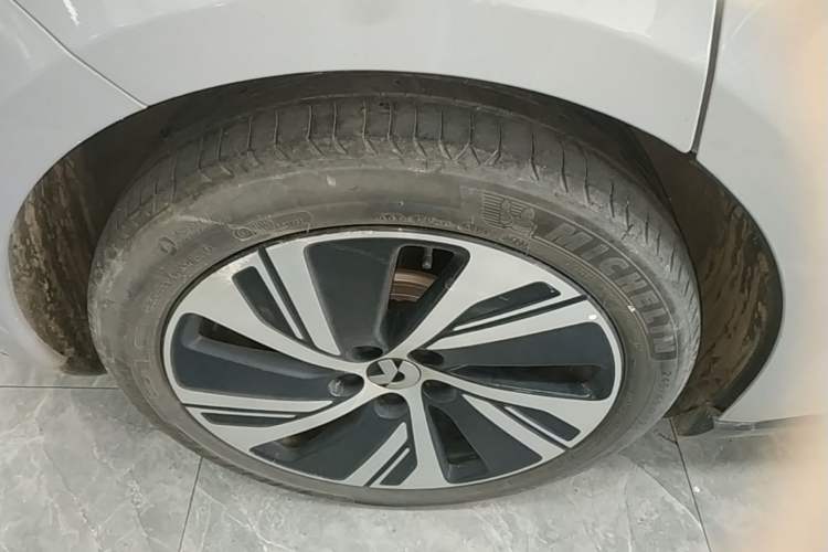 Used Nio ET5 2022 75 kWh Right Rear Wheel Hub