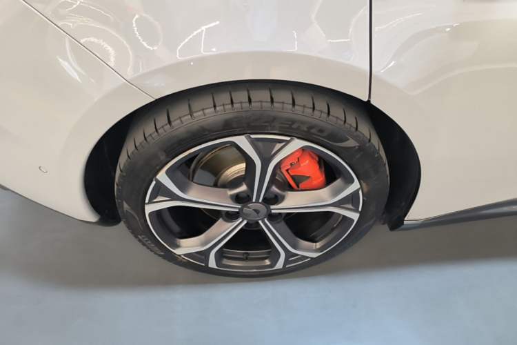 Used Nio ET5 2022 100 kWh Right Rear Wheel Hub