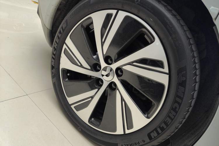 Used Nio ET5 2022 75 kWh Right Rear Wheel Hub