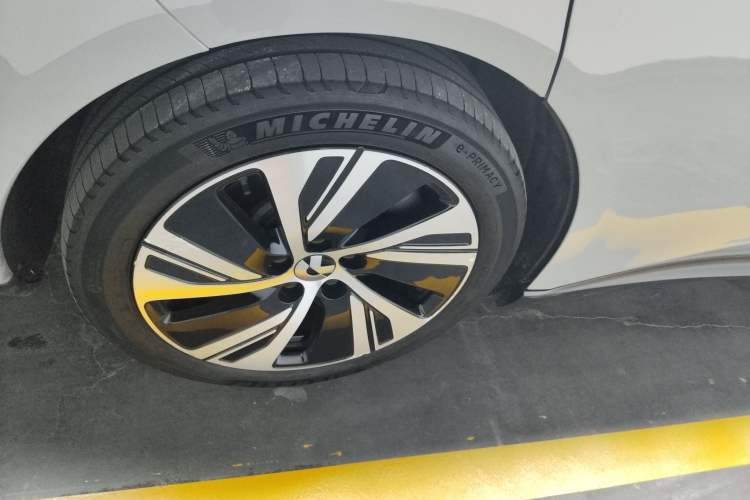 Used Nio ET5 2022 75 kWh Right Rear Wheel Hub