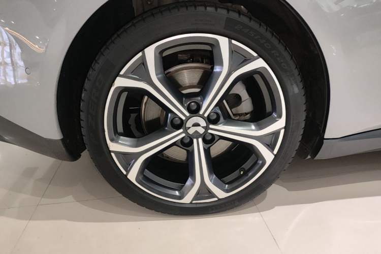 Used Nio ET5 2022 75 kWh Right Rear Wheel Hub