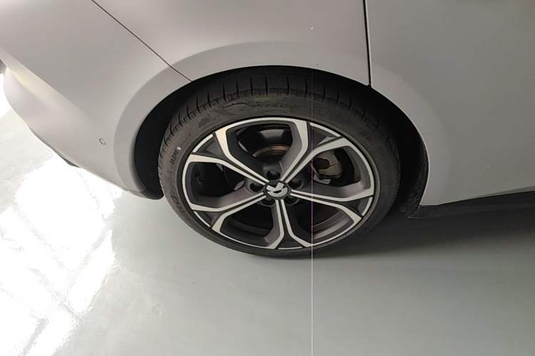 Used Nio ET5 2022 75 kWh Right Rear Wheel Hub