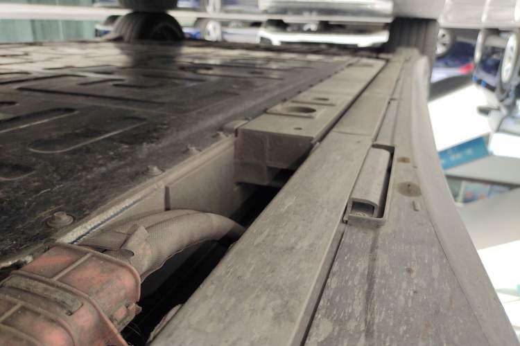 Used Nio ET5 2022 75 kWh Right Side Sill