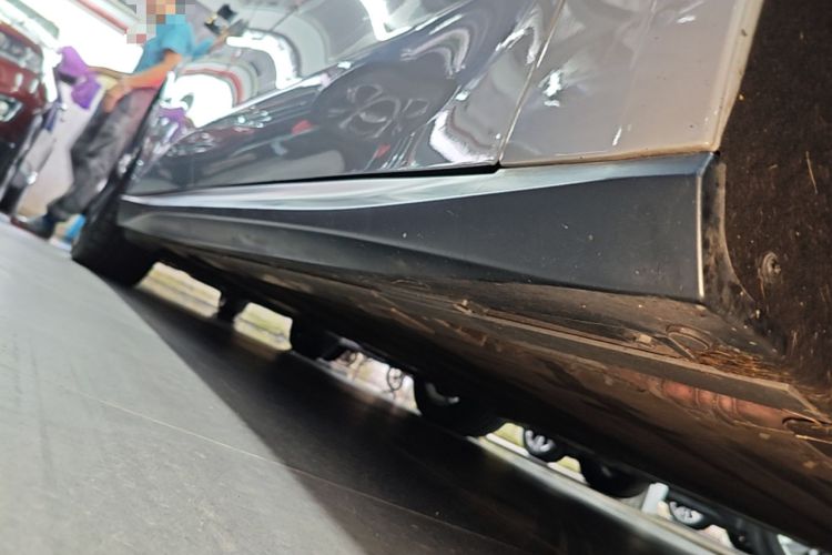 Used Nio ET5 2022 75 kWh Right Side Sill