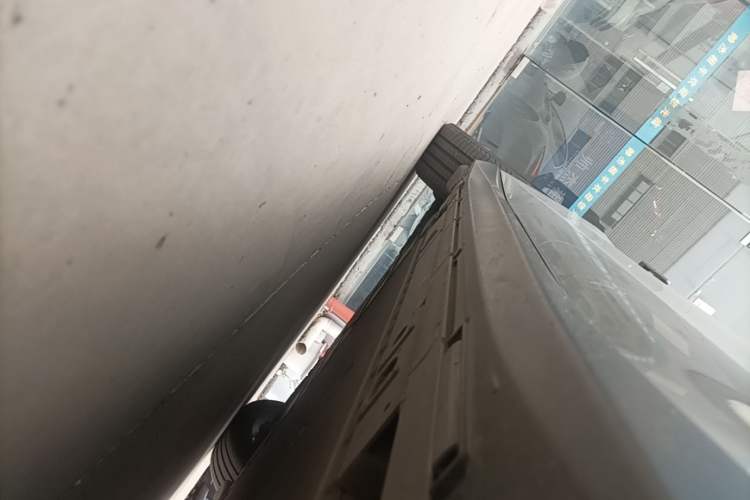 Used Nio ET5 2022 75 kWh Right Side Sill