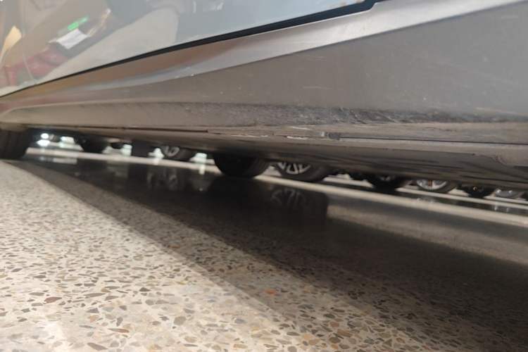 Used Nio ET5 2022 75 kWh Right Side Sill