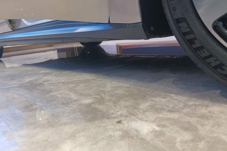 Used Nio ET5 2022 75 kWh Right Side Sill