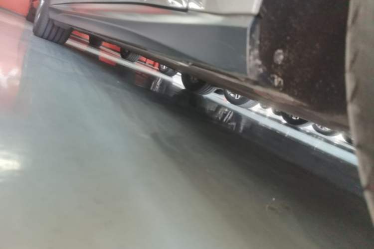 Used Nio ET5 2022 75 kWh Right Side Sill