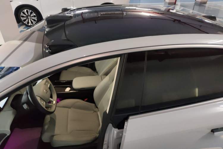 Used Nio ET5 2022 75 kWh Roof
