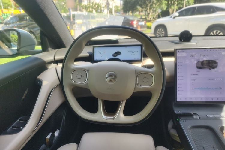 Used Nio ET5 2022 75 kWh Steering Wheel
