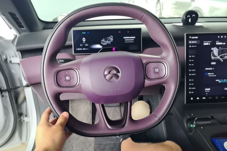Used Nio ET5 2022 75 kWh Steering Wheel
