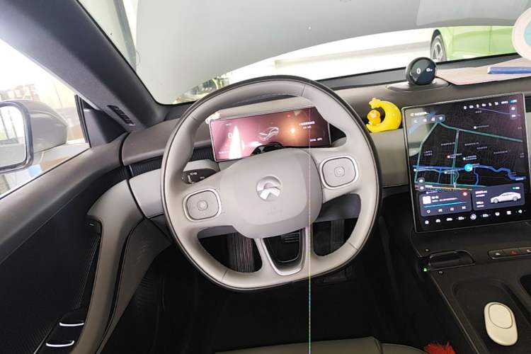 Used Nio ET5 2022 75 kWh Steering Wheel