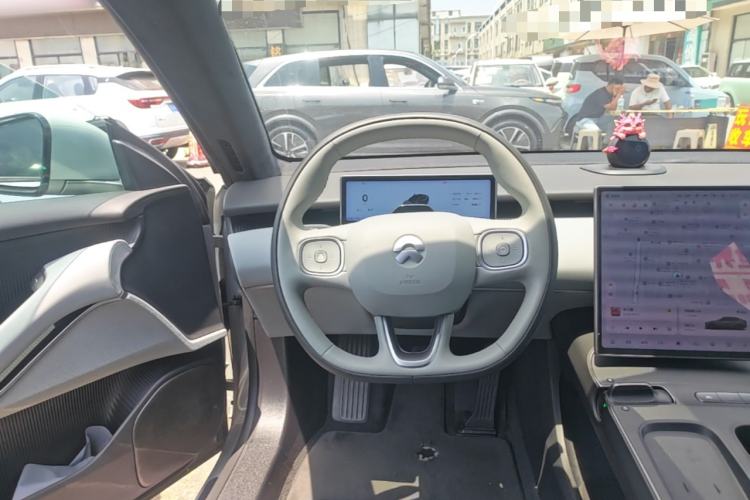 Used Nio ET5 2022 75 kWh Steering Wheel