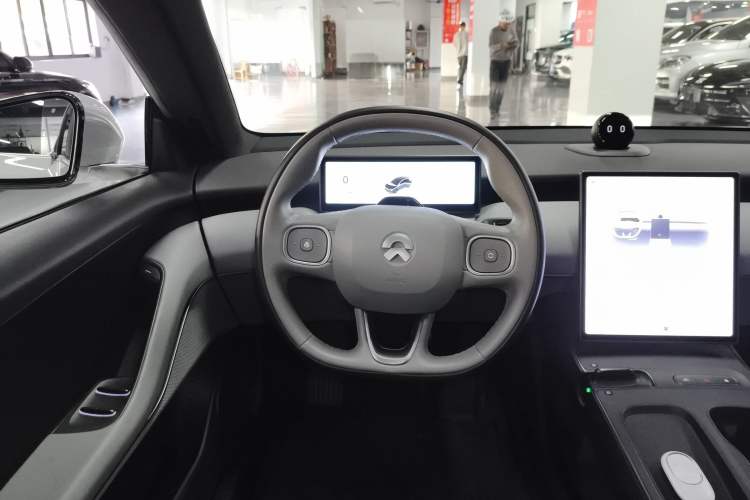 Used Nio ET5 2022 75 kWh Steering Wheel