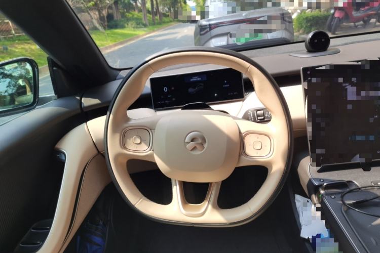 Used Nio ET5 2022 75 kWh Steering Wheel