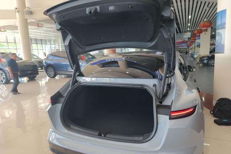 Used Nio ET5 2022 75 kWh Trunk