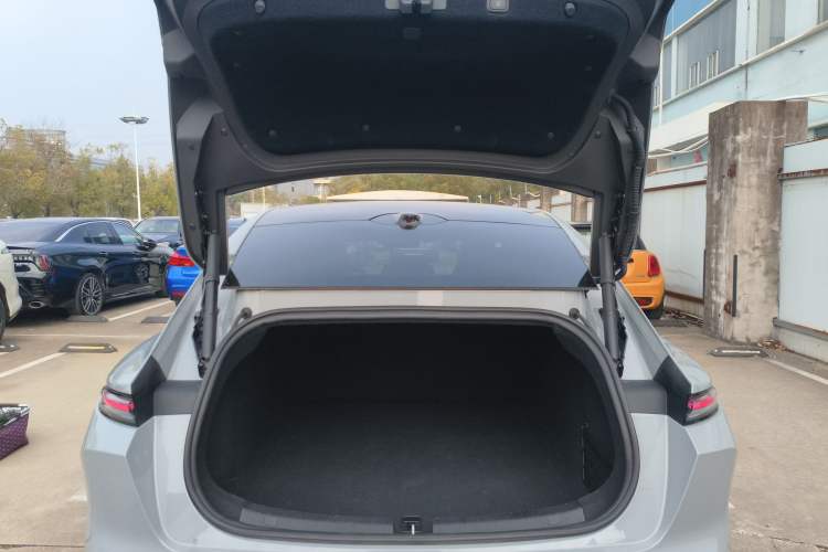 Used Nio ET5 2022 75 kWh Trunk