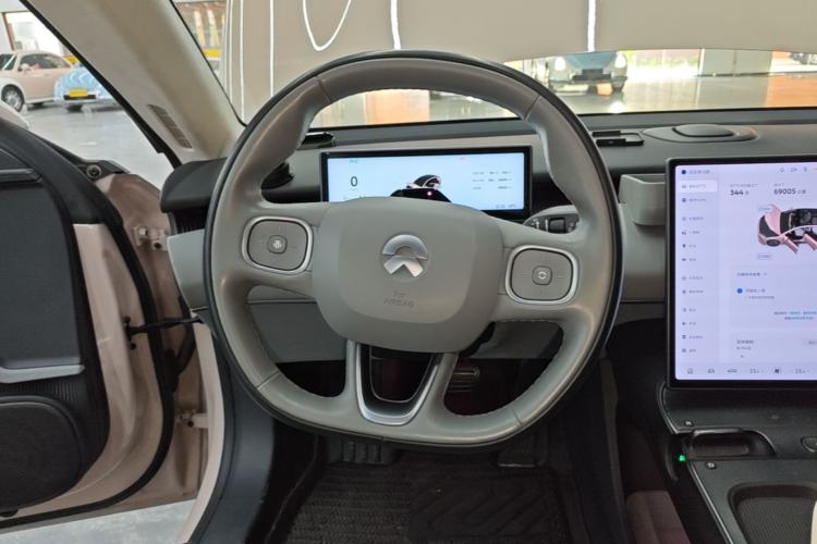 Used Nio ET5 2022 75 kWh Steering Wheel