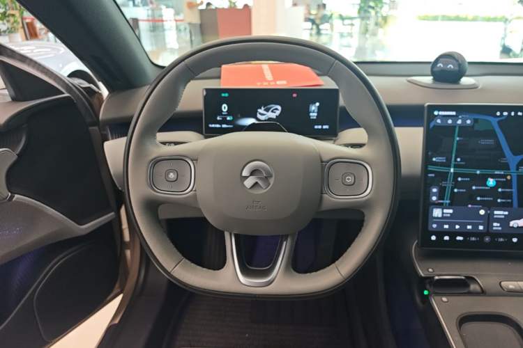 Used Nio ET5 2022 75 kWh Steering Wheel