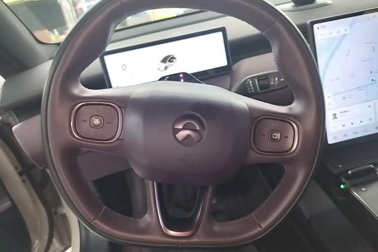 Used Nio ET5 2022 75 kWh Steering Wheel