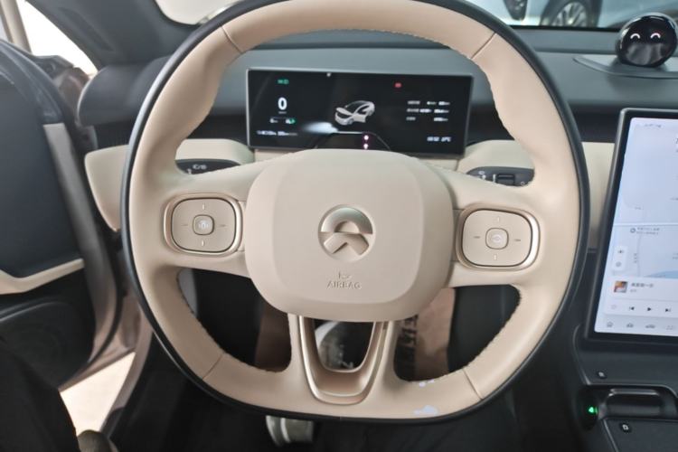 Used Nio ET5 2022 75 kWh Steering Wheel
