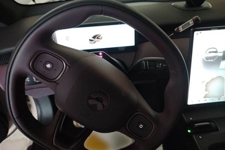 Used Nio ET5 2022 75 kWh Steering Wheel