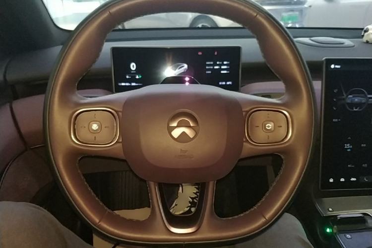 Used Nio ET5 2022 75 kWh Steering Wheel