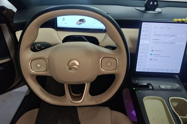 Used Nio ET5 2022 75 kWh Steering Wheel