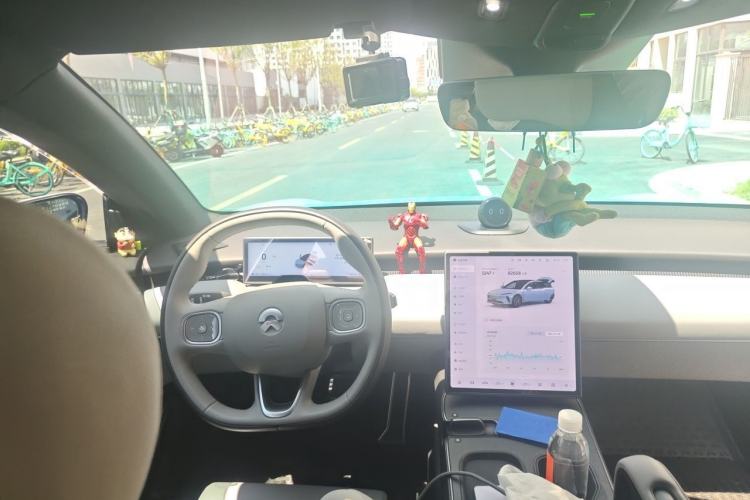 Used Nio ET5 2022 75 kWh Steering Wheel
